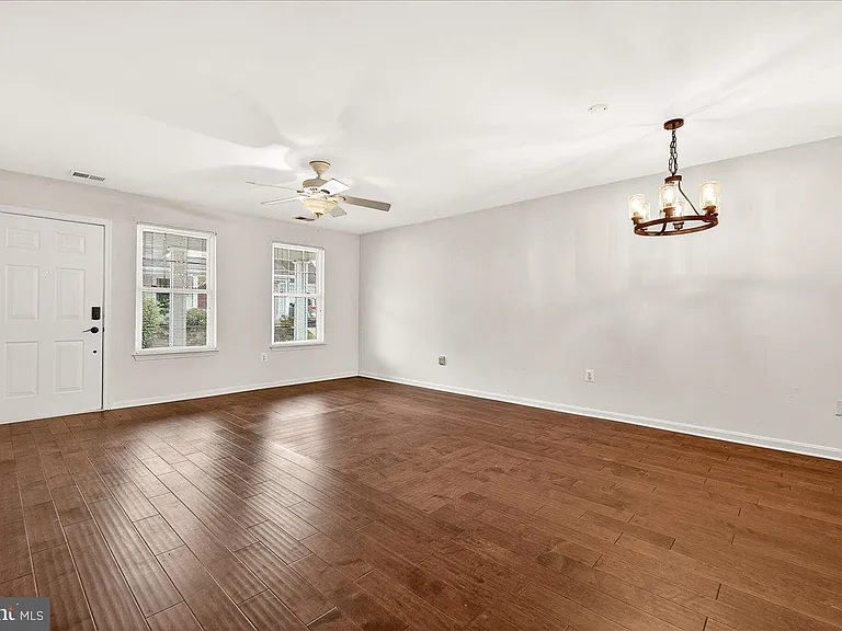 1110 Jousting Way — Photo 9