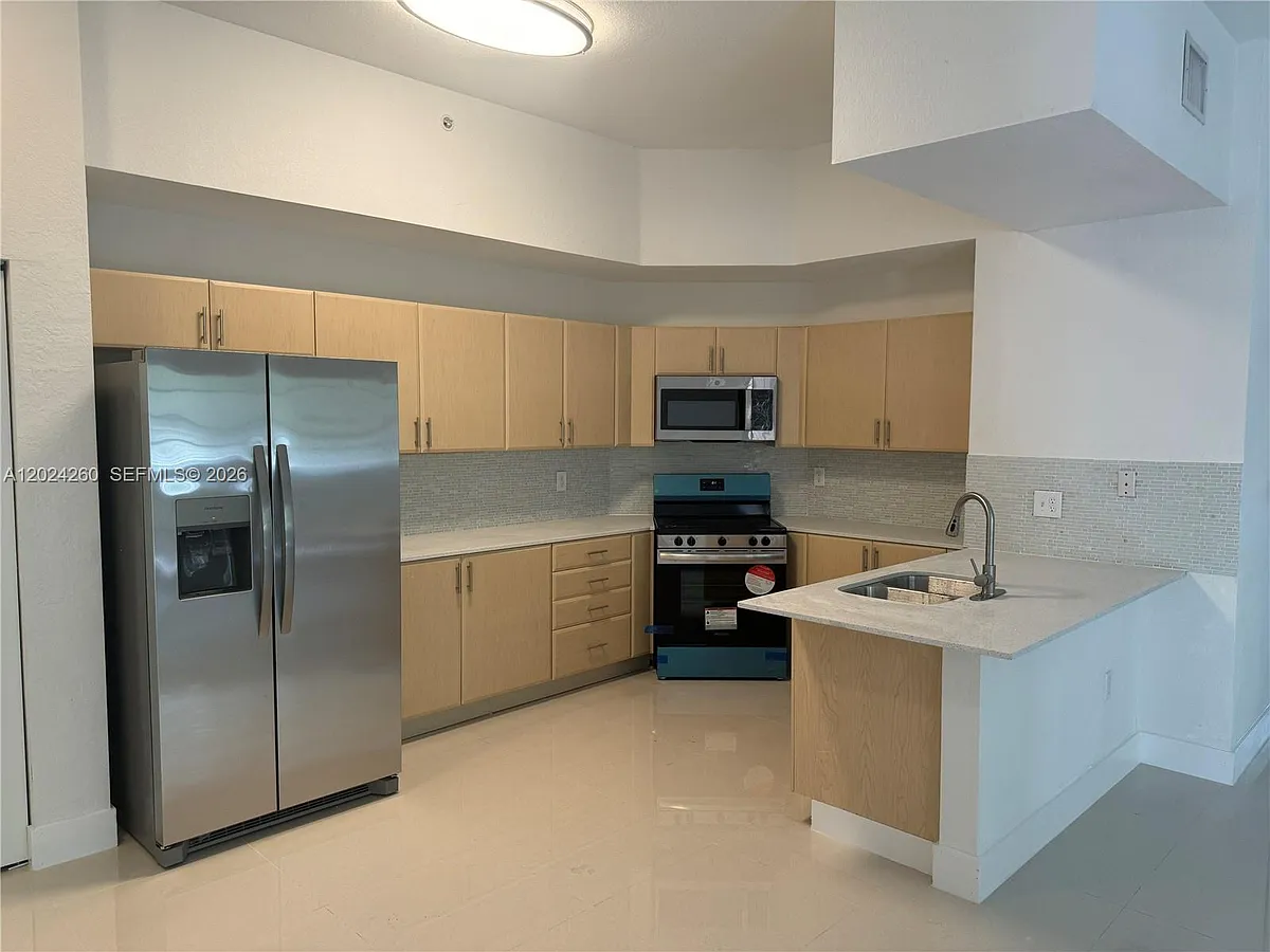 Building Photo - 2851 Riverside Dr #205