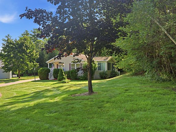 2nd image of 21 Mill Pine Road