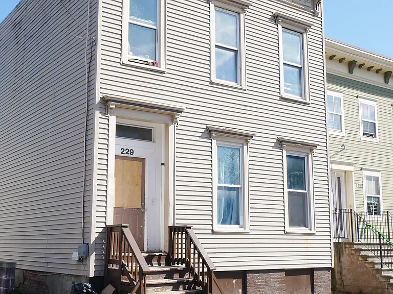 229 1st St #1 — Photo 1