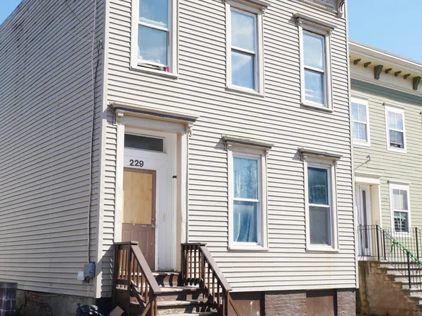 229 1st St #1, Albany, NY 12210