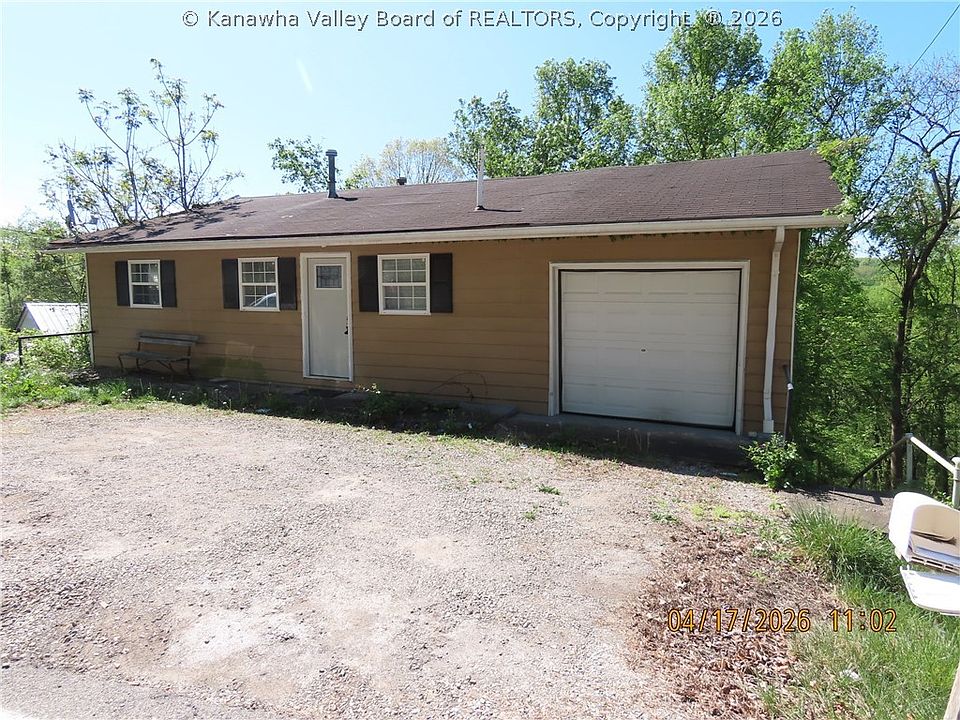 2nd image of 1979 Oakridge Dr