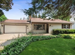 124 S Rosedale Ave, Aurora, IL 60506