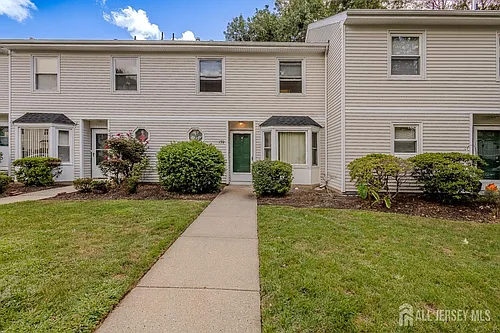 26 Farnham Sq Photo 1