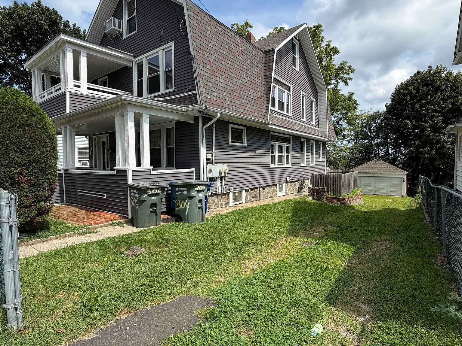 4 bed, 2.0 bath, 3289 sqft, $2,450 — Photo 2