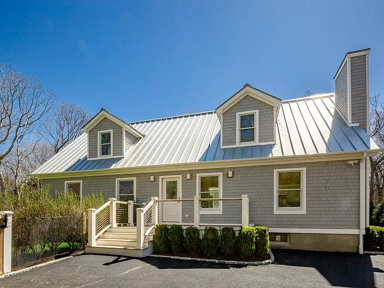 464 Three Mile Harbor Hc Rd — Photo 1