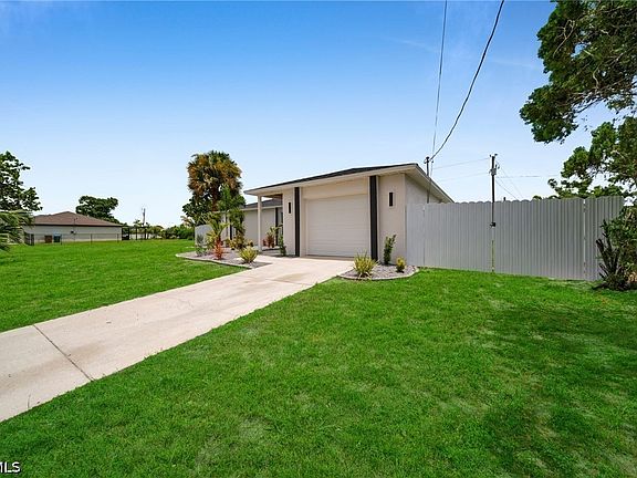 3rd image of 315 SE 7th Pl