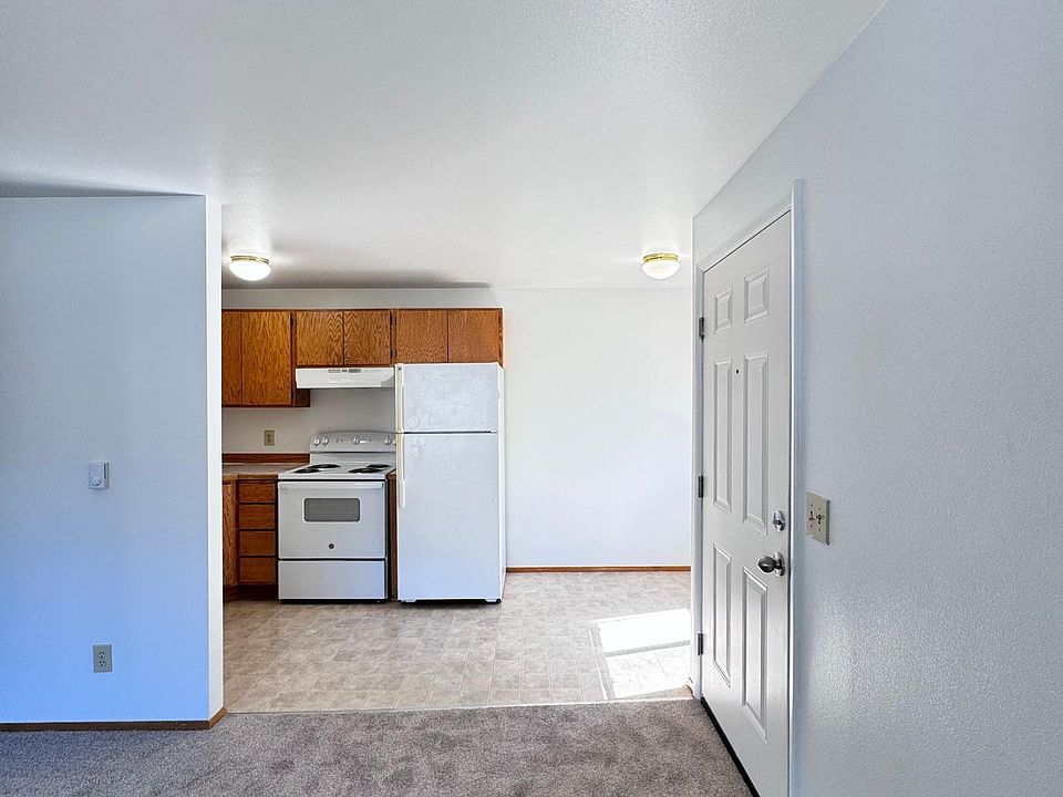 1st image of 3033 NE 140th St APT 8