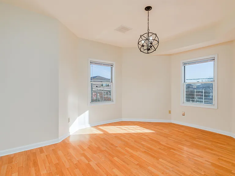 15 Isabella Ave #2R — Photo 7