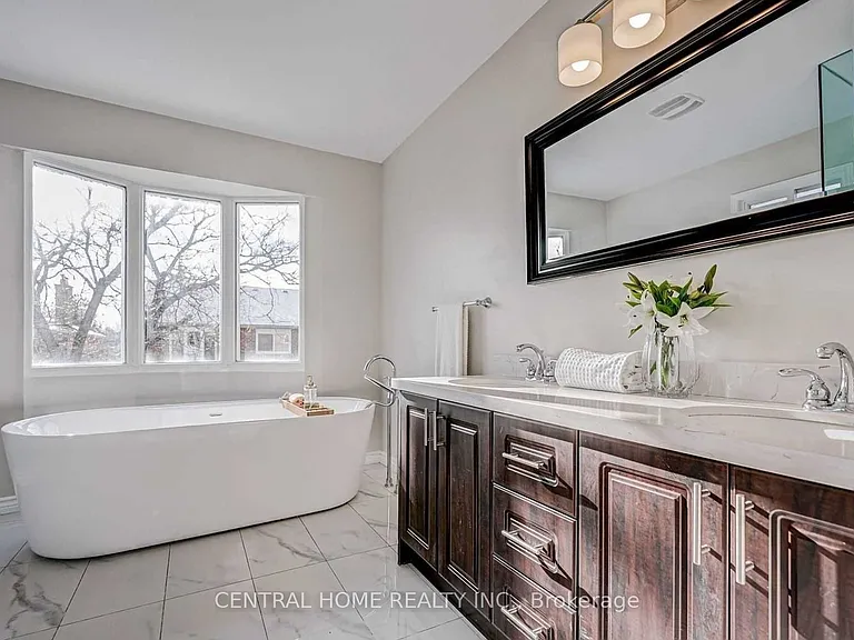 48 Ballard Cres — Photo 32
