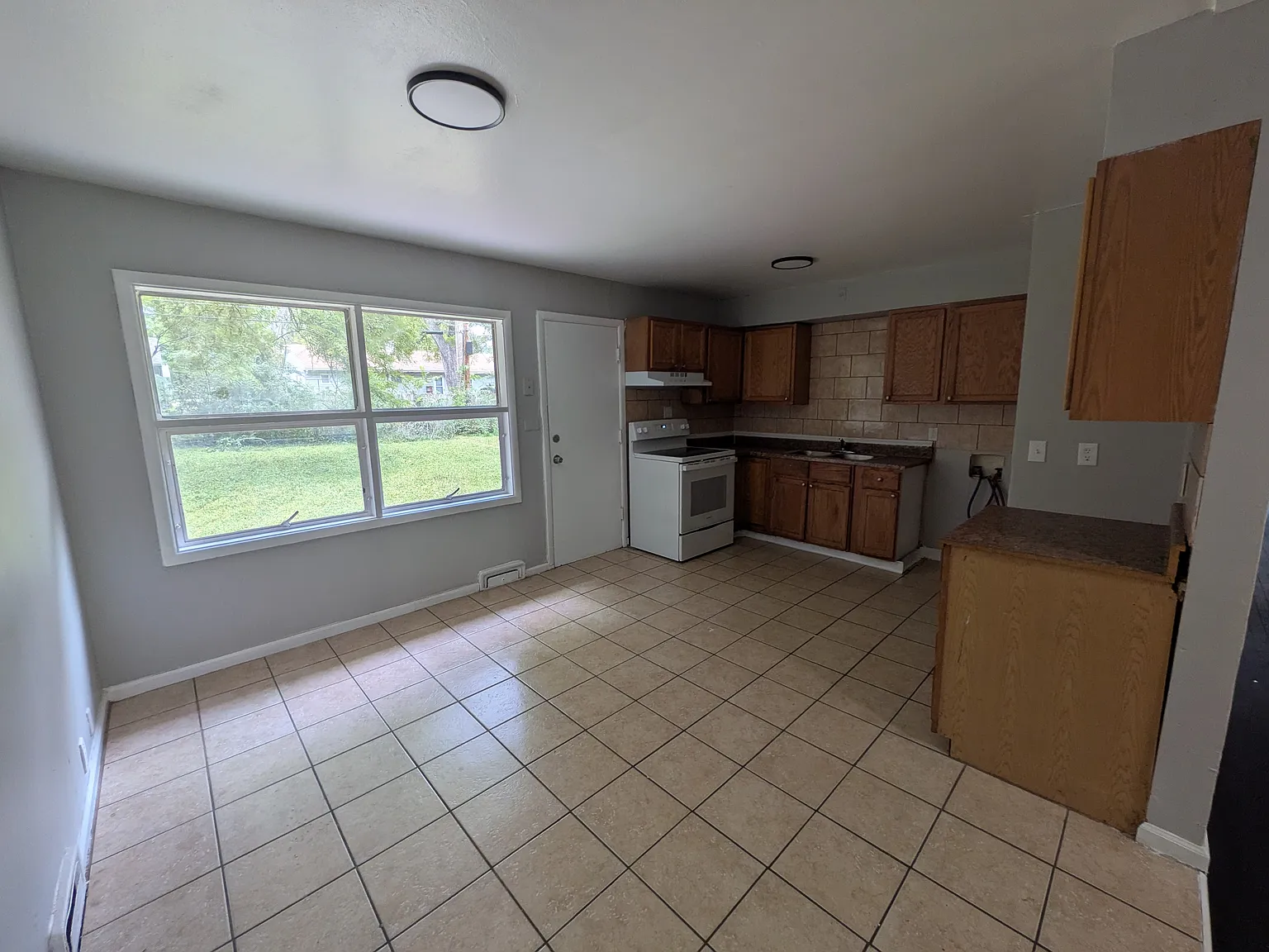 3 bed, 1.5 bath, 1200 sqft, $1,145 — Photo 4