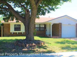 624 SW 11th St, Moore, OK 73160