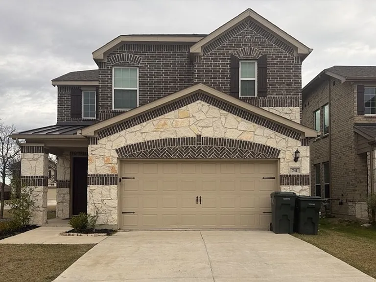741 Creekwater Ln — Photo 2