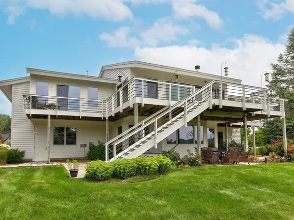 18027 Hammond Bay St, Spring Lake, MI 49456