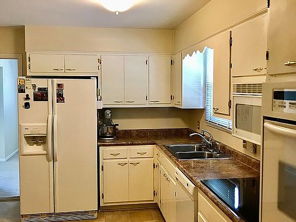 Glass cooktop & cabinets