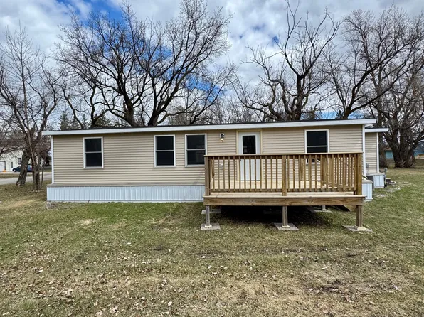 202 Washington St SE, Warroad, MN 56763