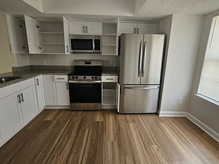 770 Spence Cir — Photo 2