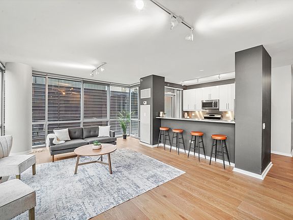 2nd image of 125 S Green St APT 806A