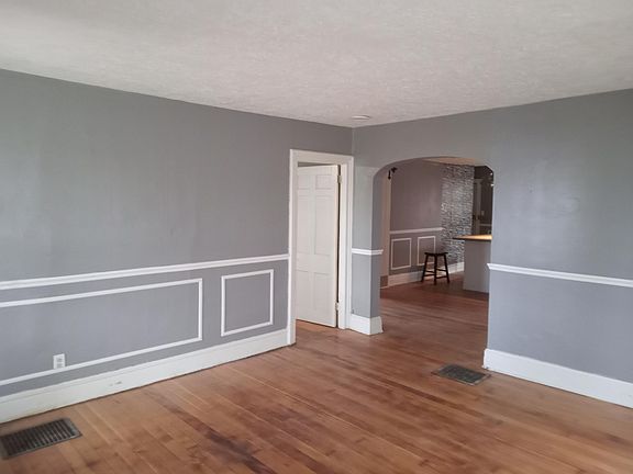 3rd image of 1031 N Horsman St