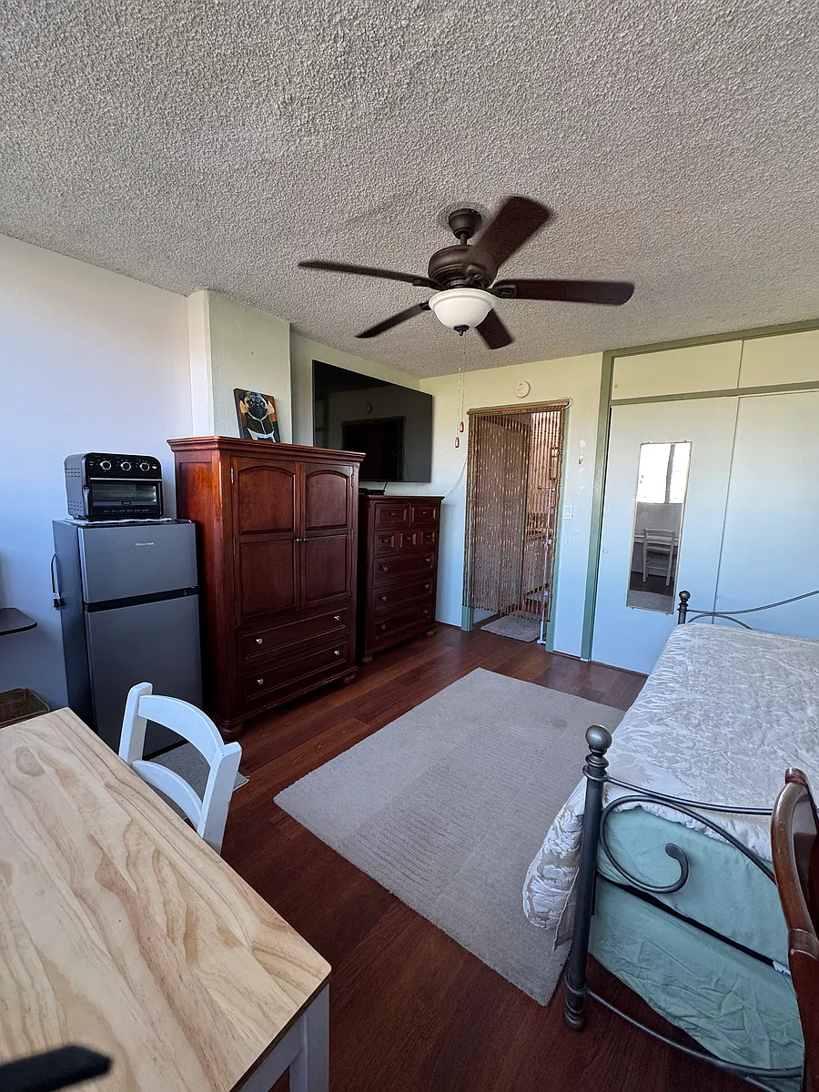 Building Photo - 2355 Ala Wai Blvd #1003