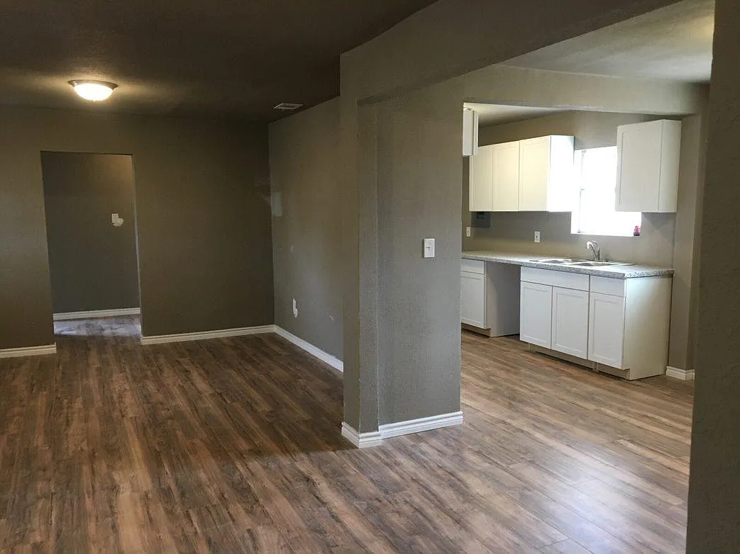 1106 E Nobles Ave — Photo 1