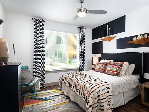 4th image of 1109 E 5th St #4-1333