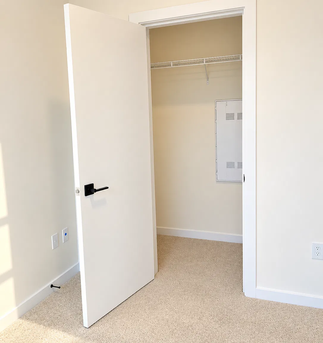 2 bed, 700 sqft, $2,400 — Photo 3