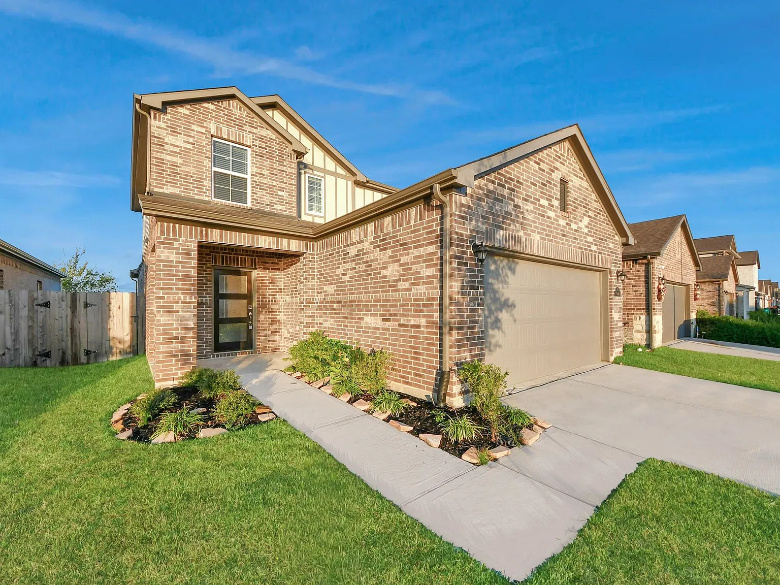 4 bed, 2.5 bath, 2128 sqft, $2,500 — Photo 4