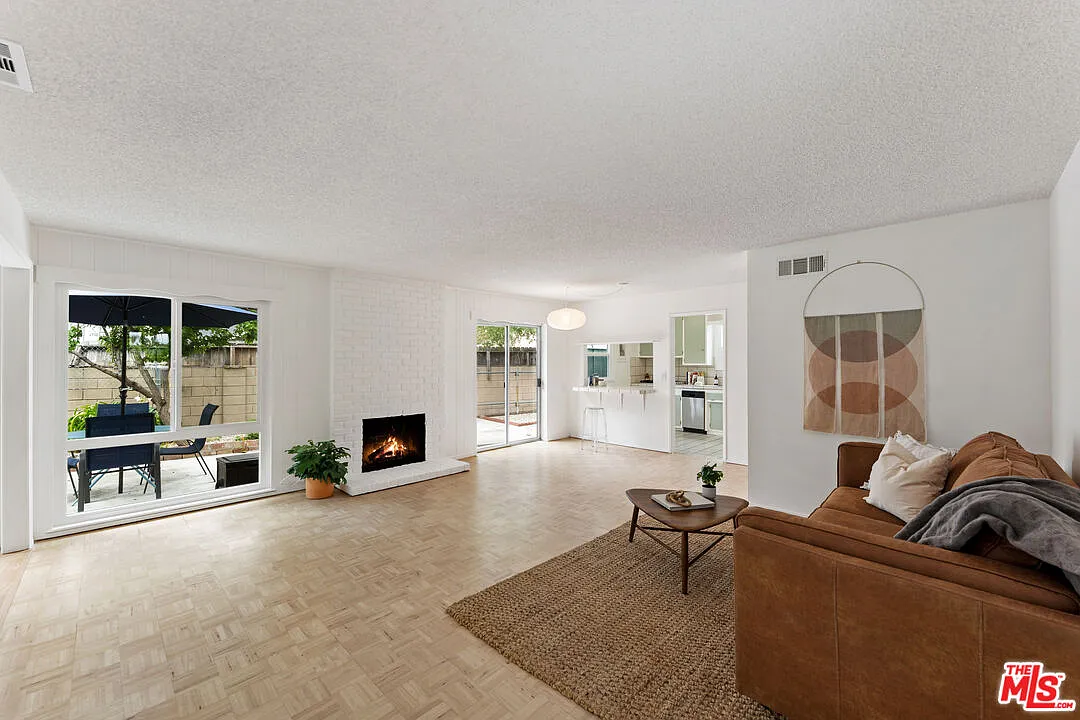 3 bed, 2.0 bath, 1754 sqft, $4,600 — Photo 4