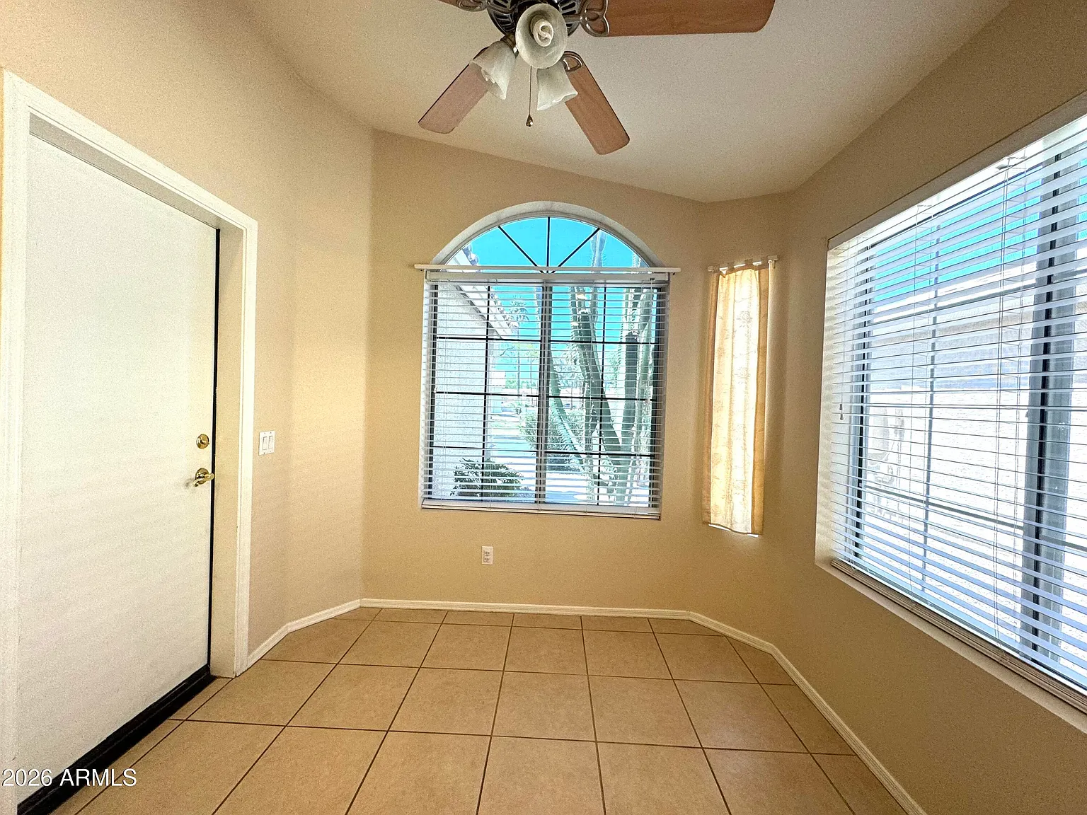 3 bed, 2.0 bath, 1350 sqft, $2,200 — Photo 4