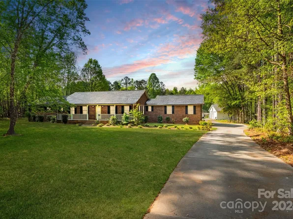 7038 Quailwood Dr, Stanley, NC 28164