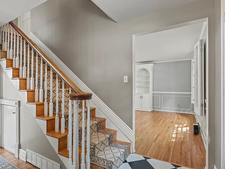 2912 Drakestone Dr — Photo 2