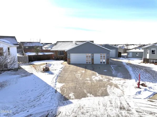 1107 Bouyer Pl, Bismarck, ND 58504