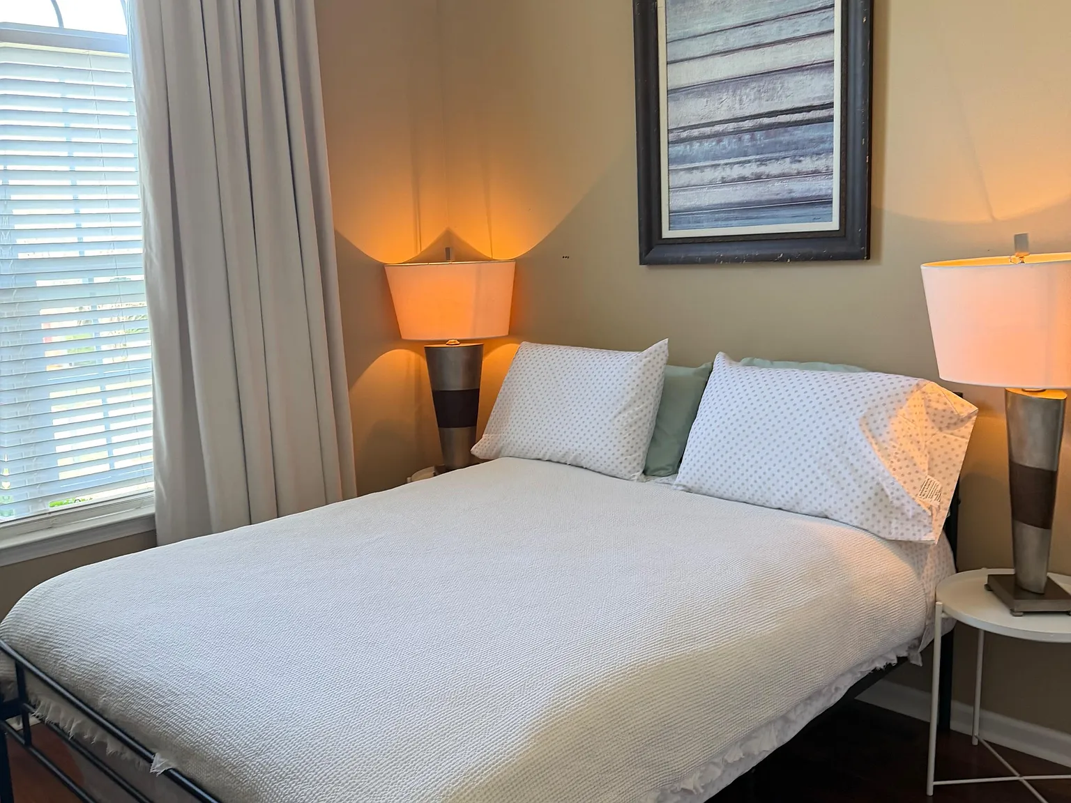 1 bed, 1.0 bath, 2000 sqft, $1,274 — Photo 4