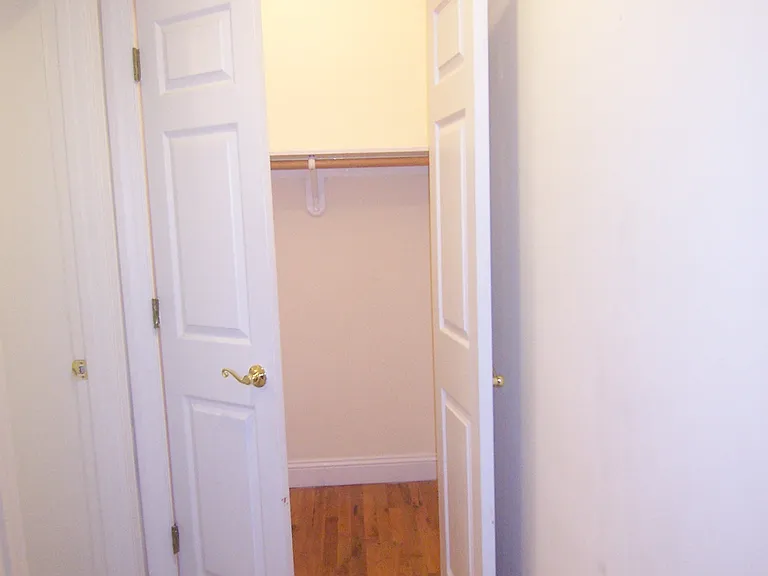 525 W 49th St #2-B — Photo 5