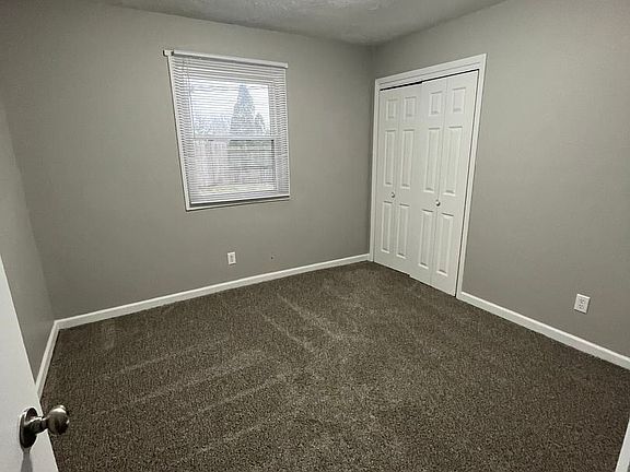 5th image of 32 Morehouse Ct