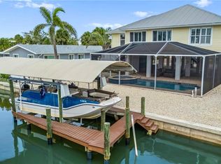 320 Madison CT, FORT MYERS BEACH, FL 33931