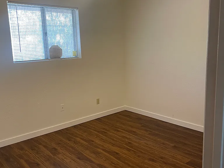 2234 W Vista Ave #10 — Photo 8