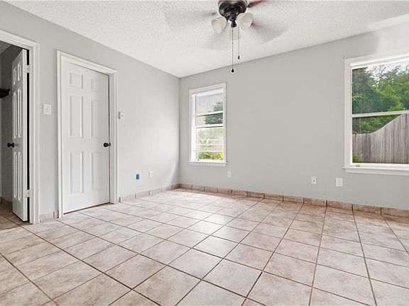5th image of 809 Brooks Blvd Unit A