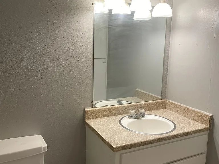 TEXANA APARTMENTS — Photo 9