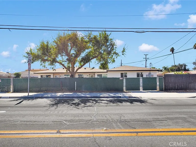 24521 Myers Ave — Photo 12