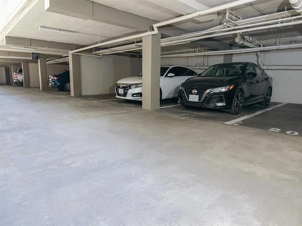 470 Apartments — Photo 2