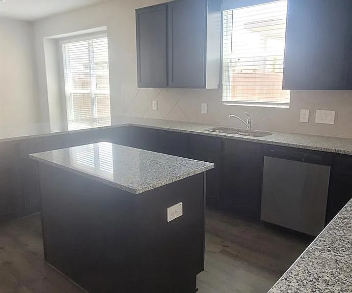 2934 Lawrence Park Ct — Photo 6