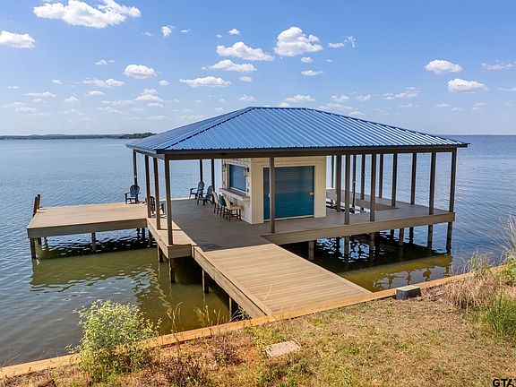 5th image of 151 Lake Bluff Dr