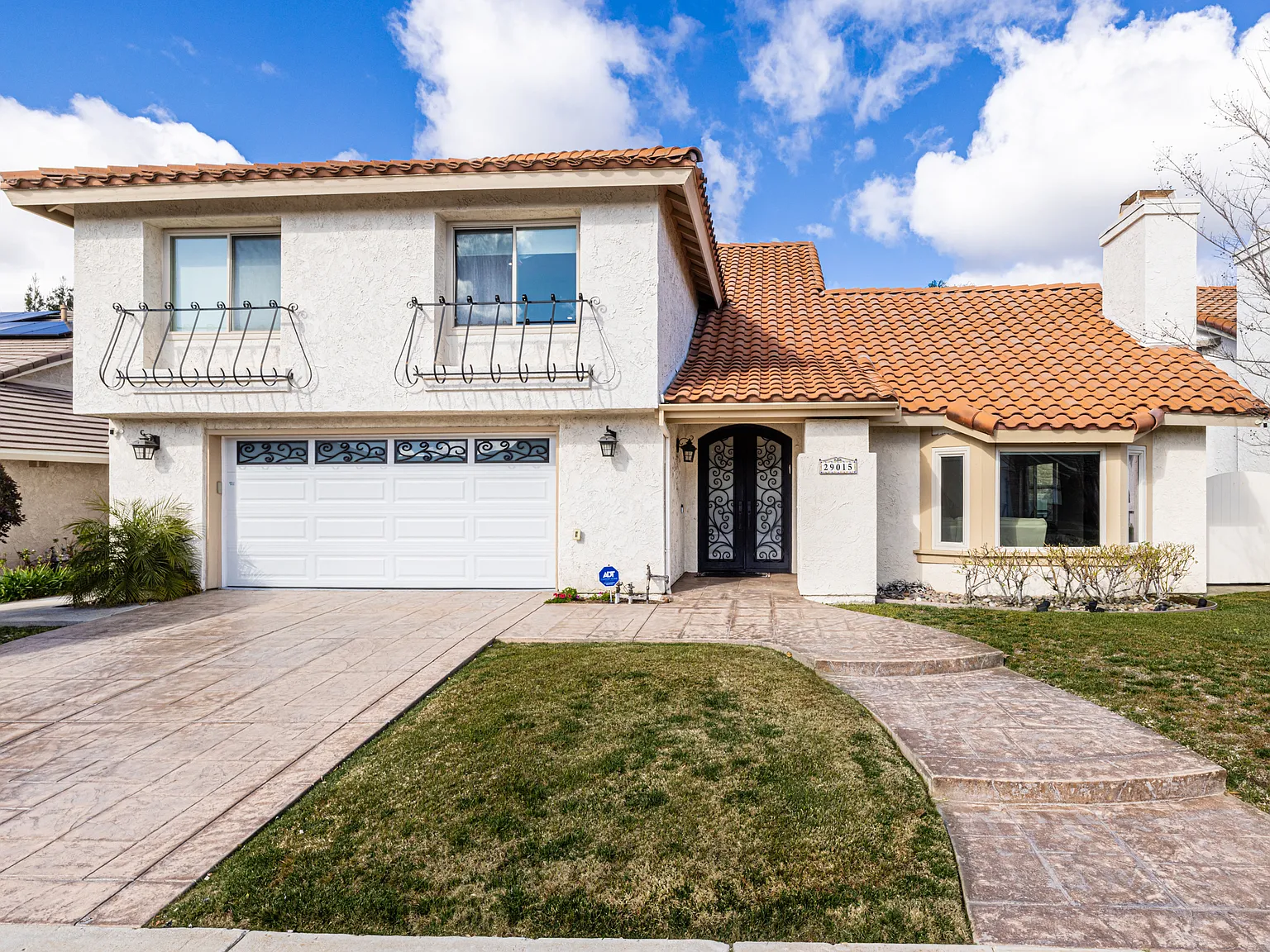 3 bed, 2.5 bath, 3100 sqft, $8,750 — Photo 1