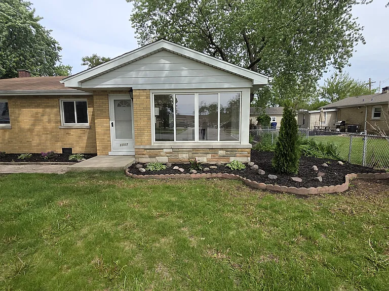 8867 S Mobile Ave — Photo 1