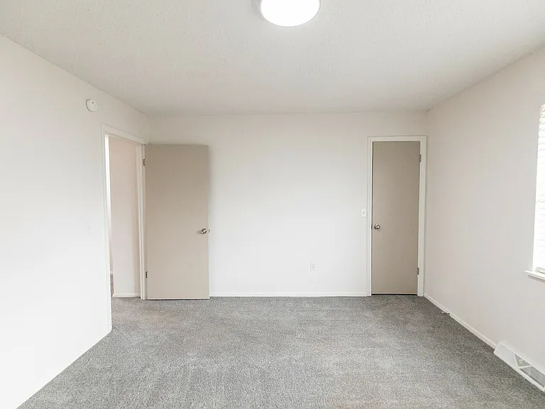 Room 2 (2) Room 2 (2)
