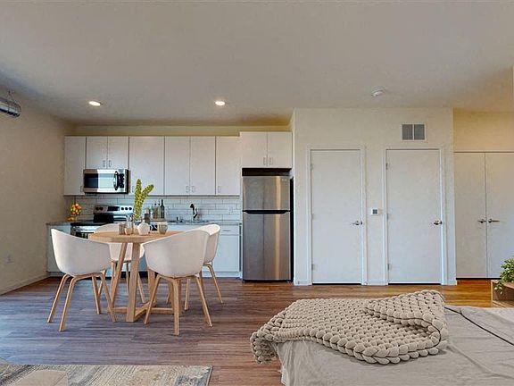 5th image of 2220 Snelling Ave #302