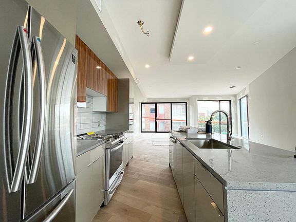 2nd image of 517 Poplar St #D-102