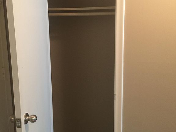 2nd image of 4919 Farnam St #2B